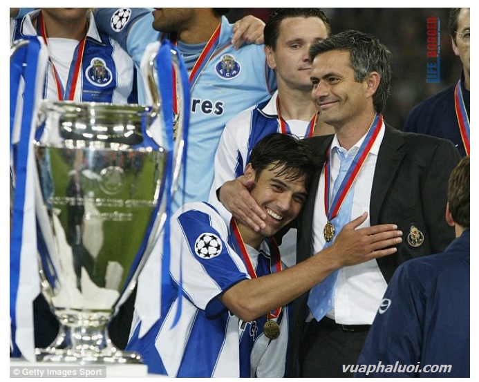 Jose Mourinho khi giành cúp C1 đầu tiên cùng với FC Porto