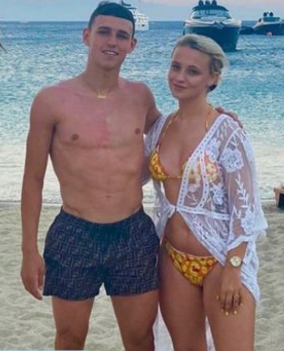 Bạn gái của Phil Foden Rebecca Cooke VUA PHÁ LƯỚI