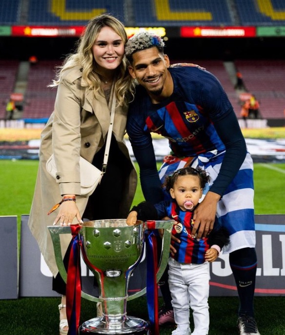 Bạn gái của Ronald Araujo Abigail Olivera VUA PHÁ LƯỚI