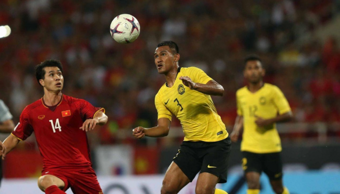 So sánh thu nhập cầu thủ giữa Malaysia Super League và V-League (năm 2025)