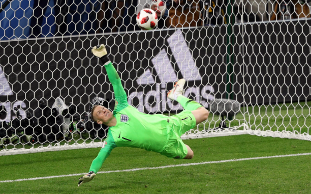 Cách bay người của thủ môn