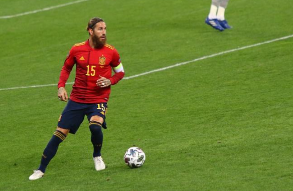 Trung vệ dập là gì