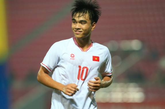 Thu nhập của cầu thủ Công Phương năm 2025